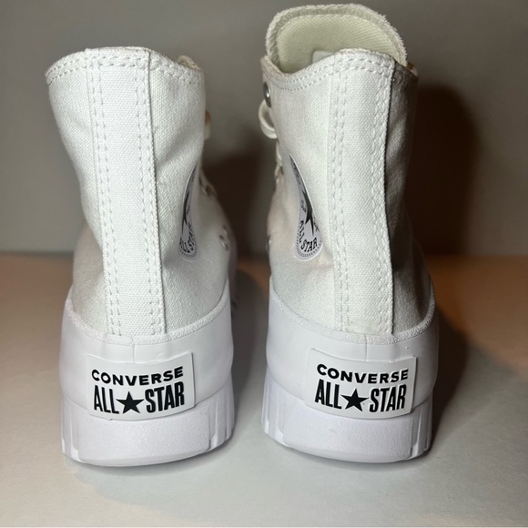 Converse Women Converse Chuck Taylor All Star Lugged 2.0 Womens High Top Shoes NWOT